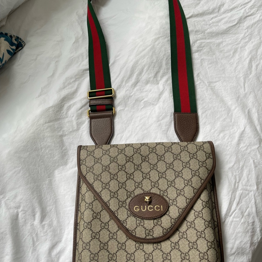 Gucci cross body Envelope handbag!